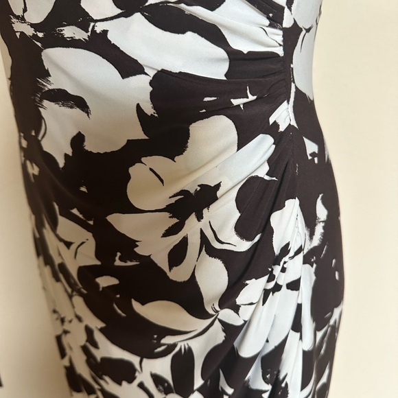 Lauren Ralph Lauren V-Neck Sleeveless Brown and White Floral Dress. Size 8 - Picture 3 of 8